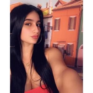 Meet your Posher, Daniela